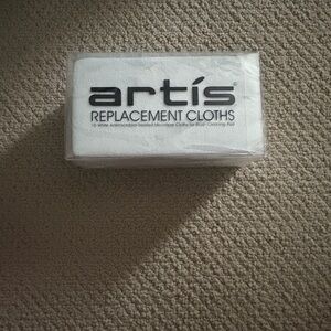 NIB-Artis White Replacement Cloths